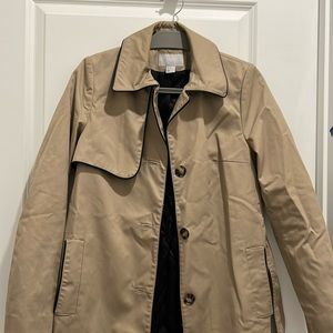 H&M size 8 Tan trench with buttons and belted